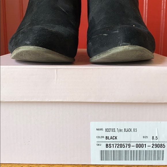 🖤JustFab Tyler cur-out booties🖤 - Picture 4 of 10